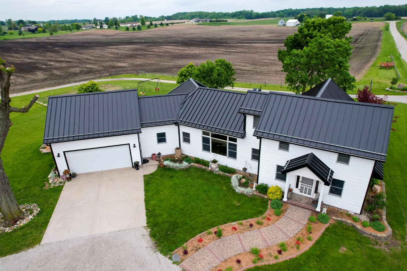 Manufacturer-certified roof installation in Brownstown